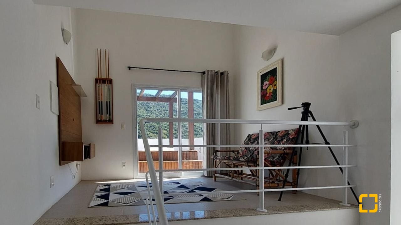 Casa com 322m², 6 quartos (sendo 3 suítes), 2 garagens, no bairro Lagoa da Conceição em Florianópolis
