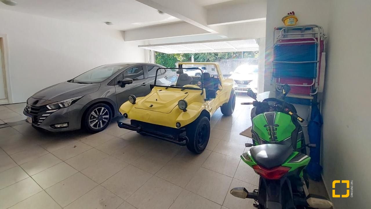 Casa com 322m², 6 quartos (sendo 3 suítes), 2 garagens, no bairro Lagoa da Conceição em Florianópolis