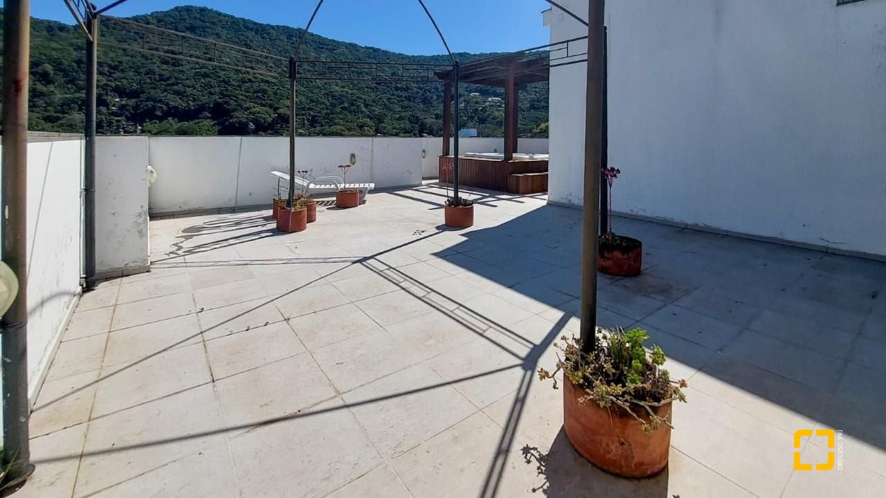 Casa com 322m², 6 quartos (sendo 3 suítes), 2 garagens, no bairro Lagoa da Conceição em Florianópolis