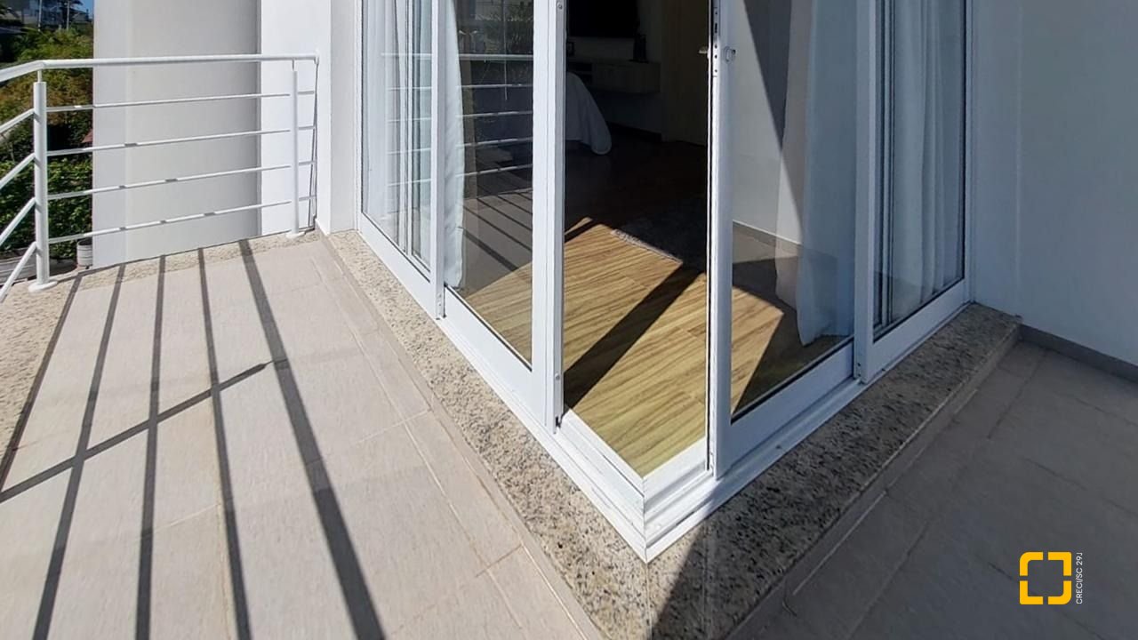 Casa com 322m², 6 quartos (sendo 3 suítes), 2 garagens, no bairro Lagoa da Conceição em Florianópolis