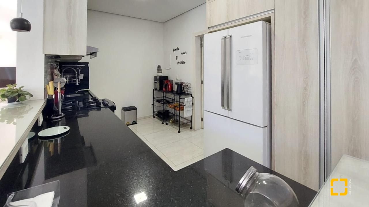 Casa com 322m², 6 quartos (sendo 3 suítes), 2 garagens, no bairro Lagoa da Conceição em Florianópolis