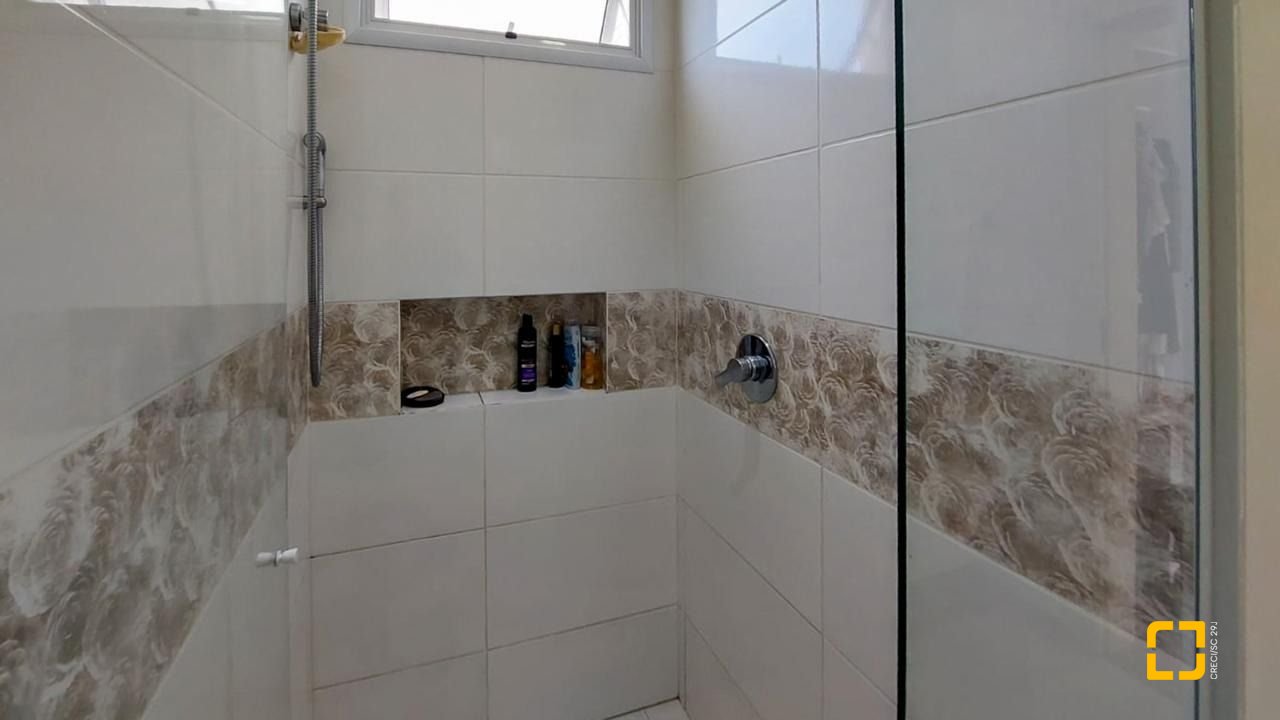 Casa com 322m², 6 quartos (sendo 3 suítes), 2 garagens, no bairro Lagoa da Conceição em Florianópolis