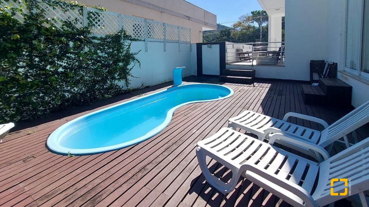 Casa com 322m², 6 quartos (sendo 3 suítes), 2 garagens, no bairro Lagoa da Conceição em Florianópolis