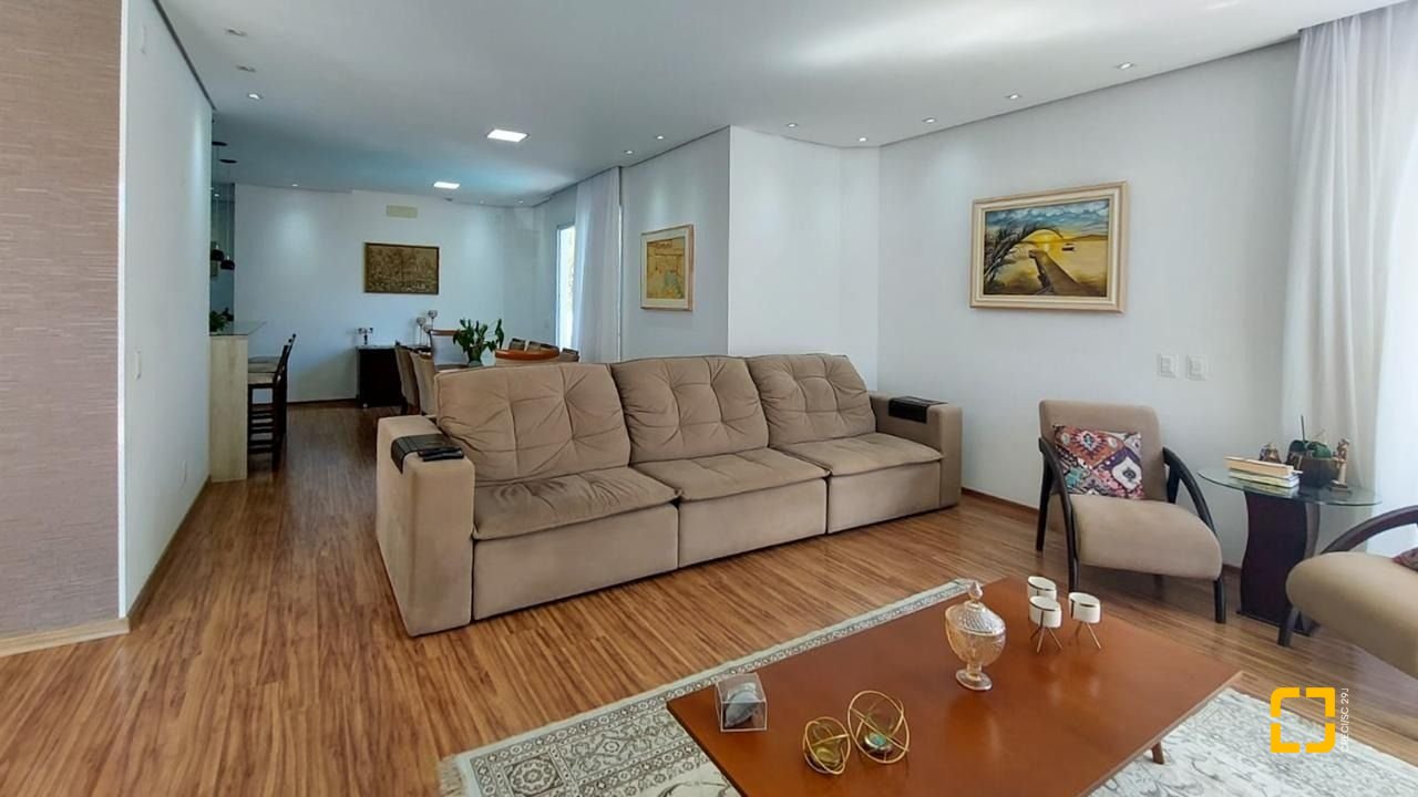 Casa com 322m², 6 quartos (sendo 3 suítes), 2 garagens, no bairro Lagoa da Conceição em Florianópolis