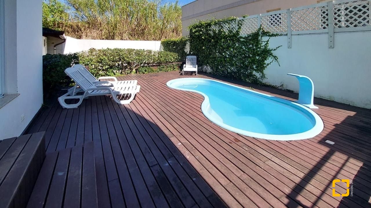 Casa com 322m², 6 quartos (sendo 3 suítes), 2 garagens, no bairro Lagoa da Conceição em Florianópolis