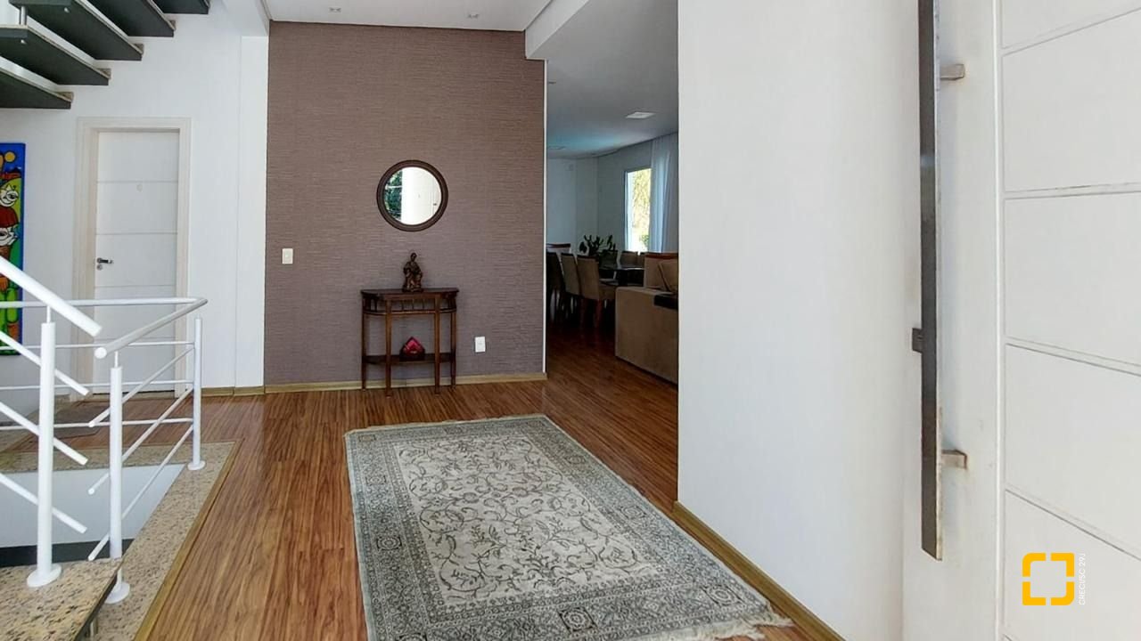 Casa com 322m², 6 quartos (sendo 3 suítes), 2 garagens, no bairro Lagoa da Conceição em Florianópolis