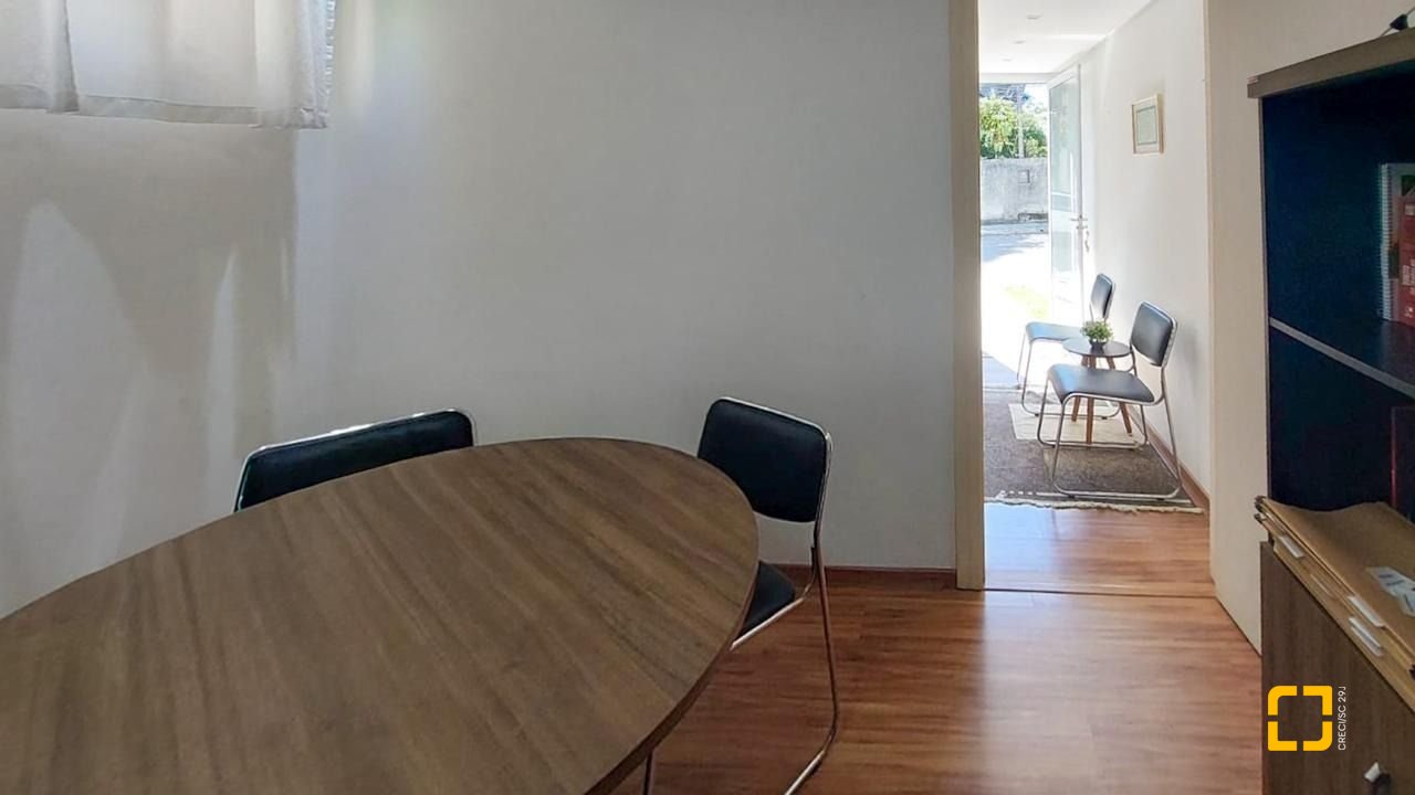 Casa com 322m², 6 quartos (sendo 3 suítes), 2 garagens, no bairro Lagoa da Conceição em Florianópolis
