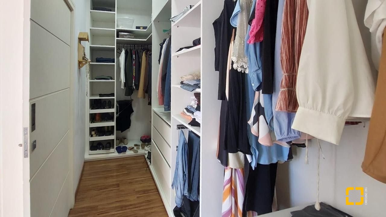 Casa com 322m², 6 quartos (sendo 3 suítes), 2 garagens, no bairro Lagoa da Conceição em Florianópolis