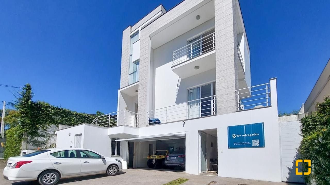 Casa com 322m², 6 quartos (sendo 3 suítes), 2 garagens, no bairro Lagoa da Conceição em Florianópolis