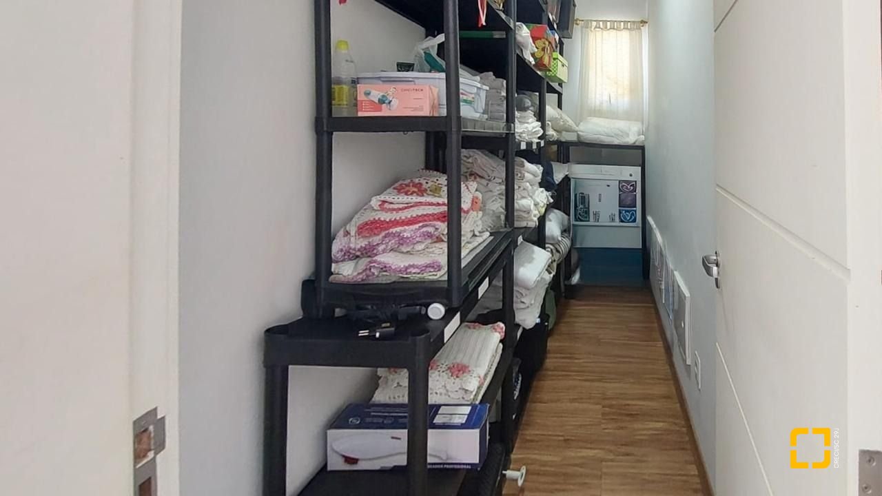 Casa com 322m², 6 quartos (sendo 3 suítes), 2 garagens, no bairro Lagoa da Conceição em Florianópolis