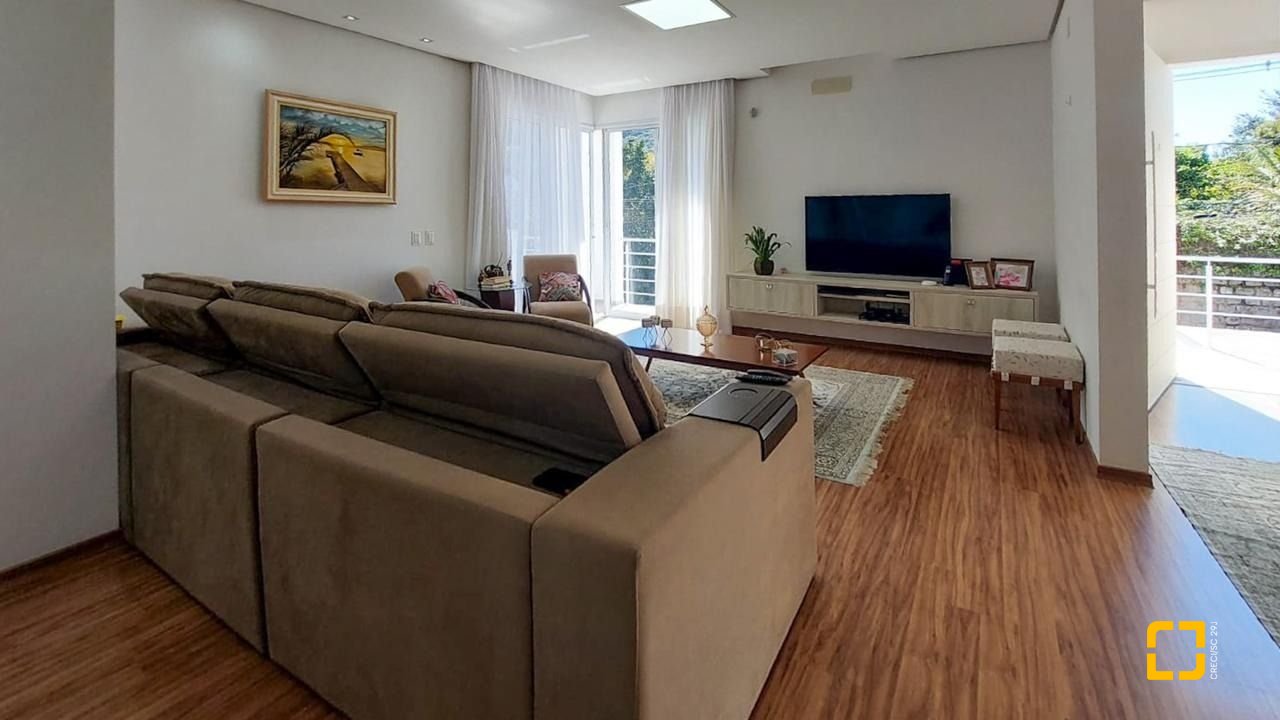 Casa com 322m², 6 quartos (sendo 3 suítes), 2 garagens, no bairro Lagoa da Conceição em Florianópolis