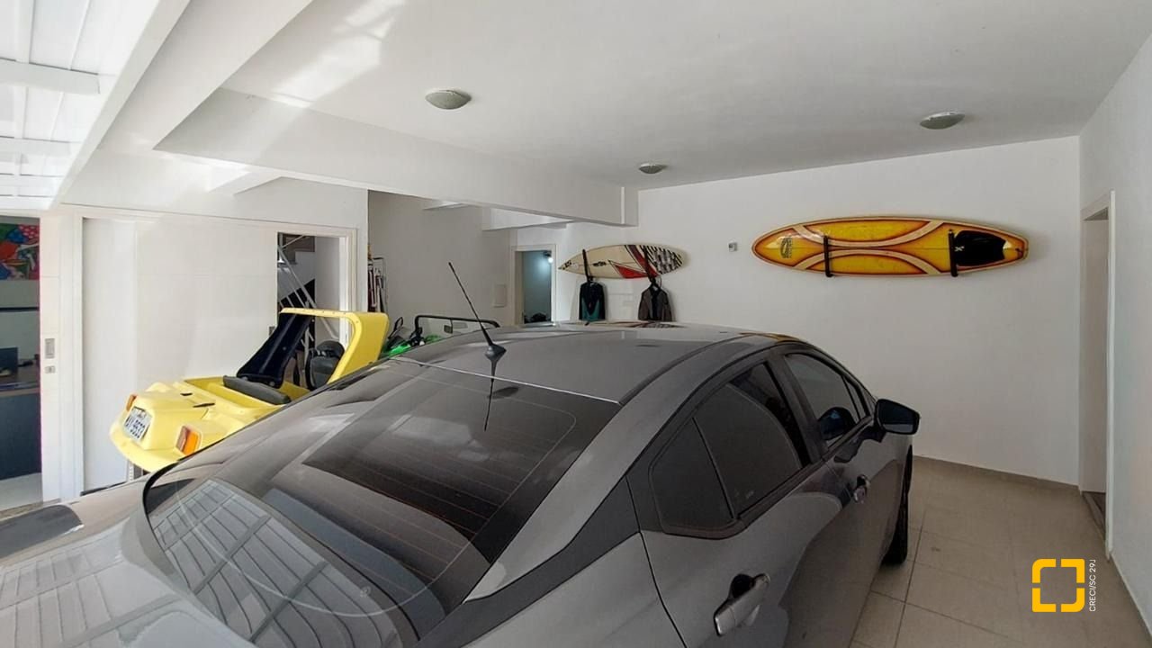 Casa com 322m², 6 quartos (sendo 3 suítes), 2 garagens, no bairro Lagoa da Conceição em Florianópolis