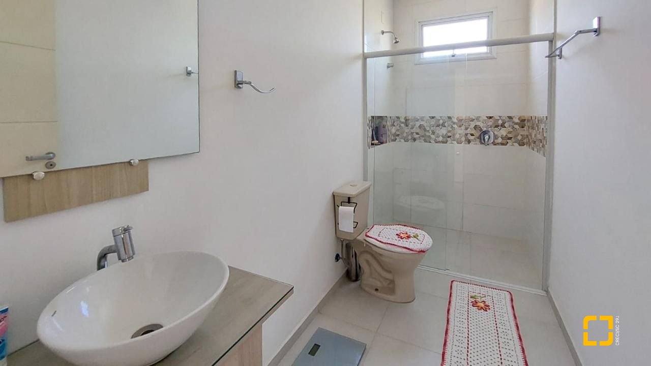 Casa com 322m², 6 quartos (sendo 3 suítes), 2 garagens, no bairro Lagoa da Conceição em Florianópolis