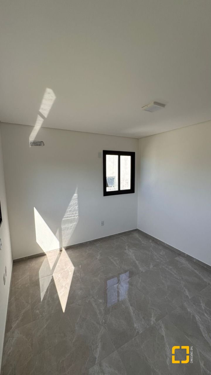 Casa com 110m², 4 quartos (sendo 2 suítes), 2 garagens, no bairro Ingleses em Florianópolis