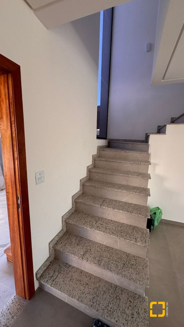 Casa com 110m², 4 quartos (sendo 2 suítes), 2 garagens, no bairro Ingleses em Florianópolis
