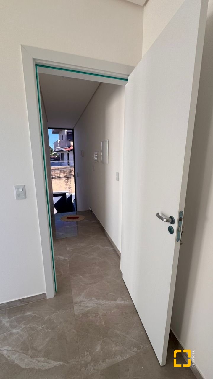 Casa com 110m², 4 quartos (sendo 2 suítes), 2 garagens, no bairro Ingleses em Florianópolis