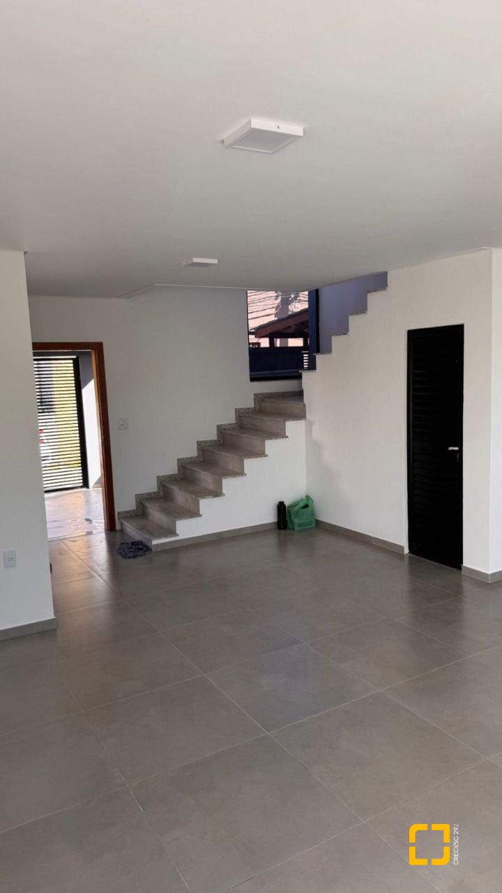 Casa com 110m², 4 quartos (sendo 2 suítes), 2 garagens, no bairro Ingleses em Florianópolis