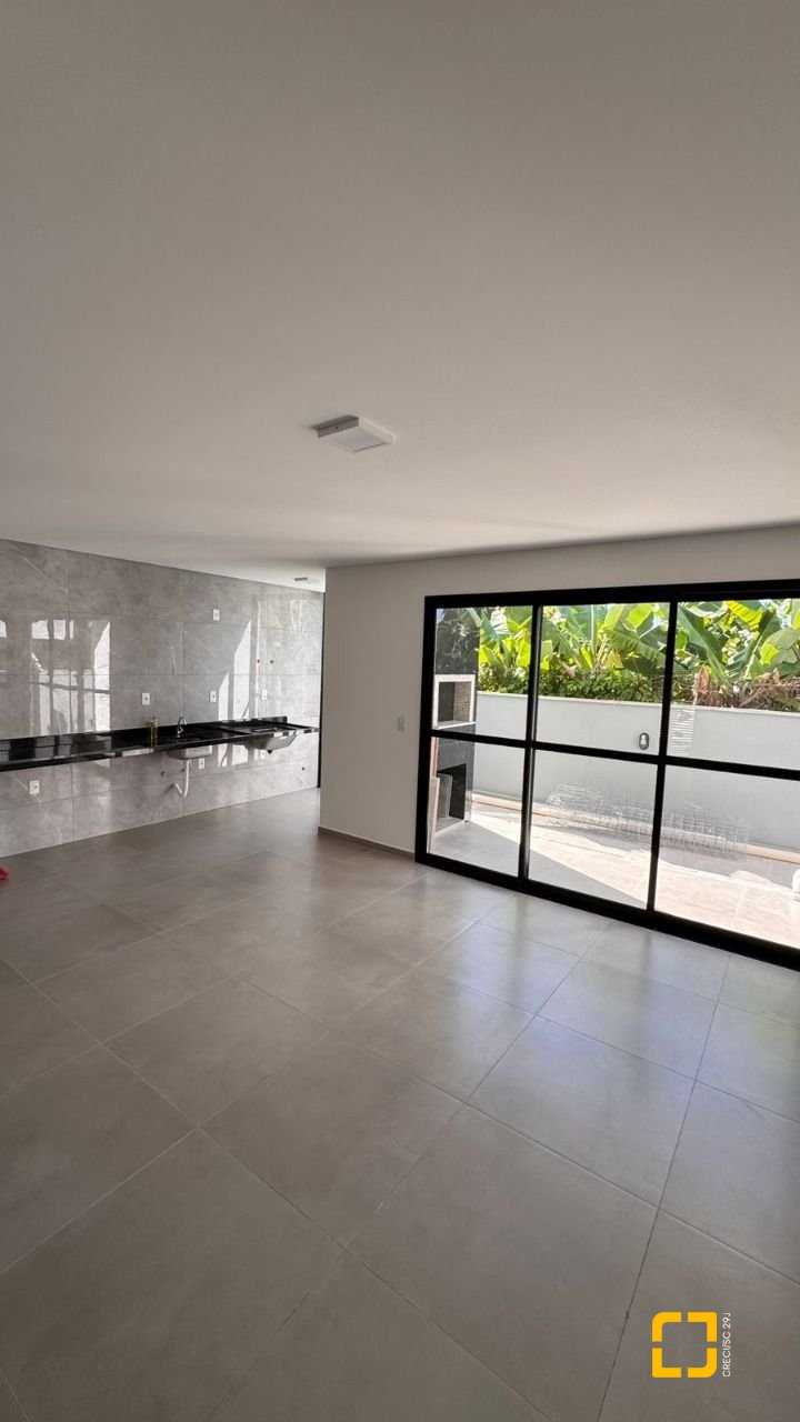 Casa com 110m², 4 quartos (sendo 2 suítes), 2 garagens, no bairro Ingleses em Florianópolis
