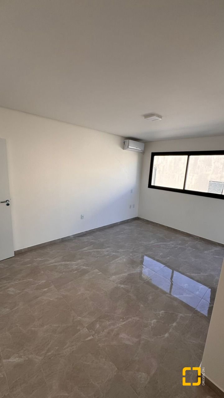Casa com 110m², 4 quartos (sendo 2 suítes), 2 garagens, no bairro Ingleses em Florianópolis