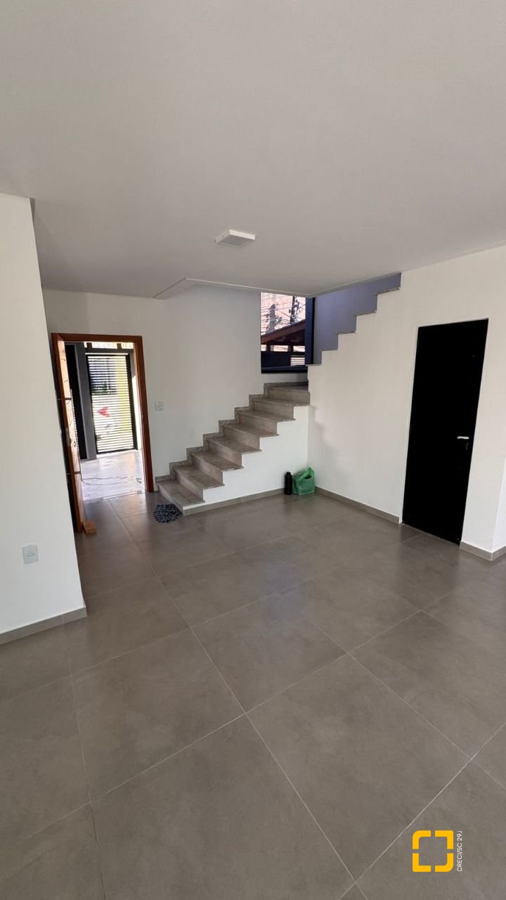 Casa com 110m², 4 quartos (sendo 2 suítes), 2 garagens, no bairro Ingleses em Florianópolis