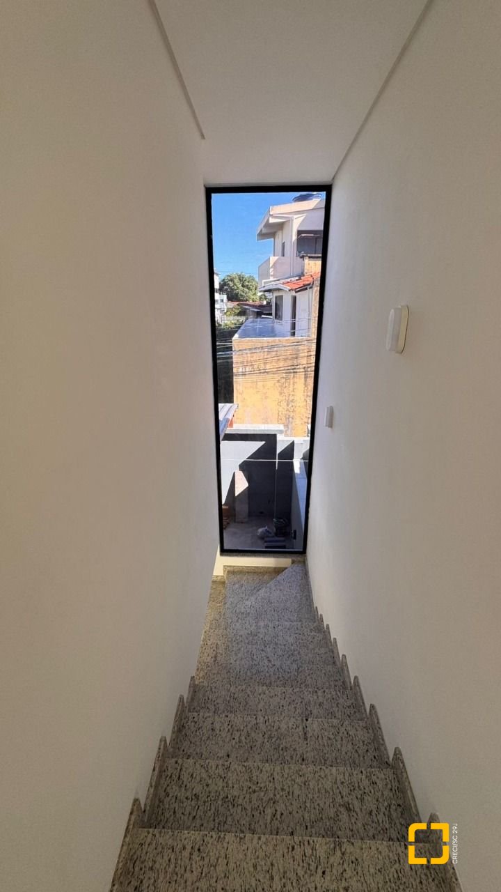 Casa com 110m², 4 quartos (sendo 2 suítes), 2 garagens, no bairro Ingleses em Florianópolis