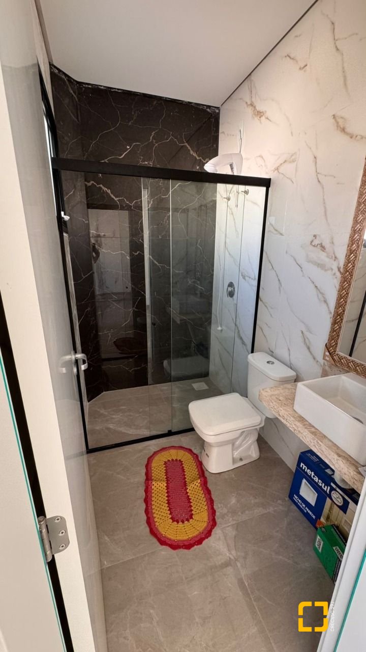 Casa com 110m², 4 quartos (sendo 2 suítes), 2 garagens, no bairro Ingleses em Florianópolis