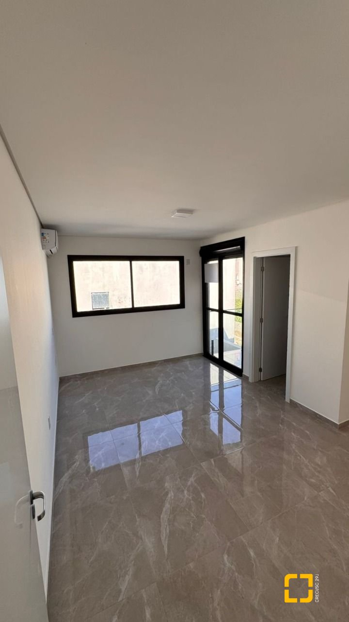 Casa com 110m², 4 quartos (sendo 2 suítes), 2 garagens, no bairro Ingleses em Florianópolis
