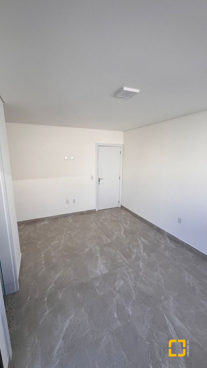 Casa com 110m², 4 quartos (sendo 2 suítes), 2 garagens, no bairro Ingleses em Florianópolis
