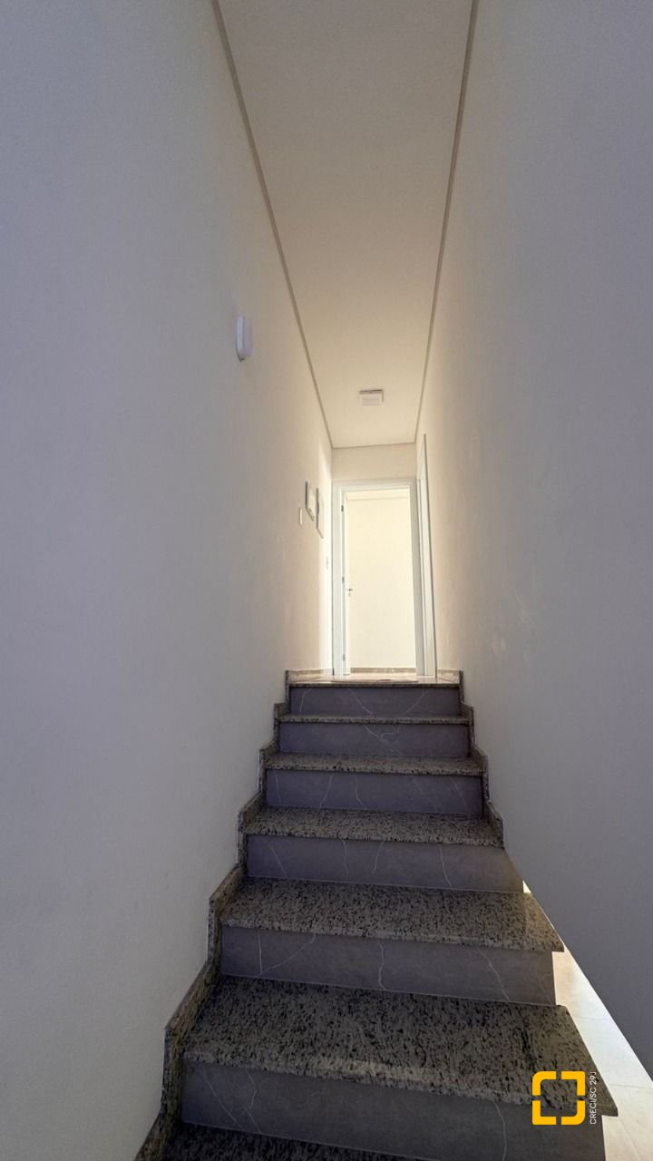 Casa com 110m², 4 quartos (sendo 2 suítes), 2 garagens, no bairro Ingleses em Florianópolis