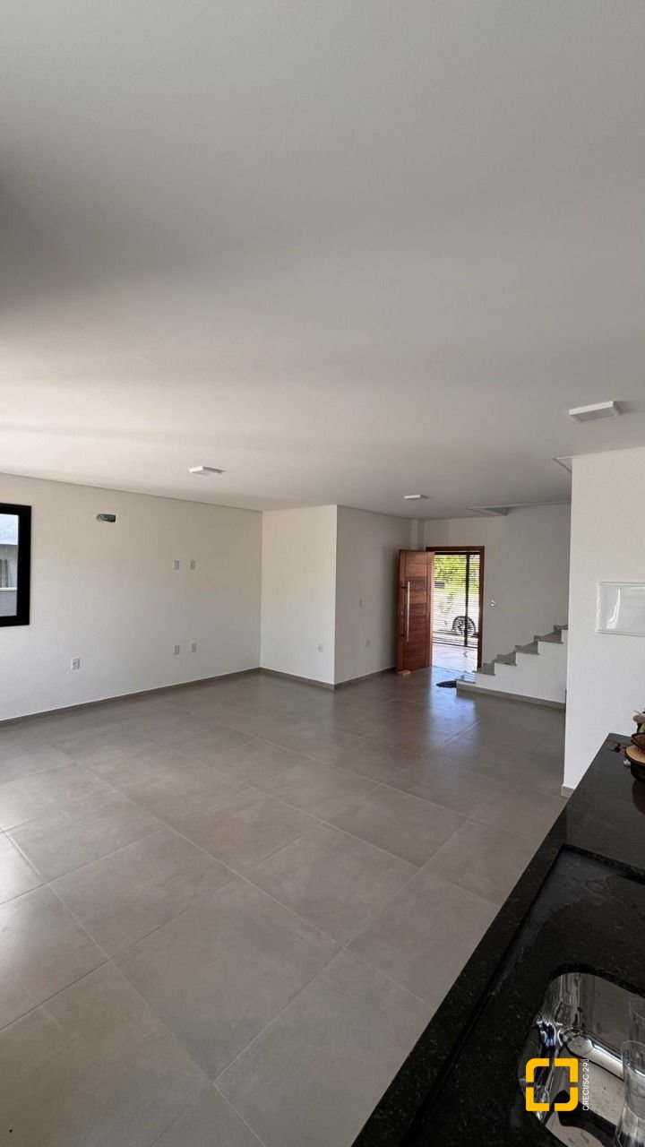 Casa com 110m², 4 quartos (sendo 2 suítes), 2 garagens, no bairro Ingleses em Florianópolis