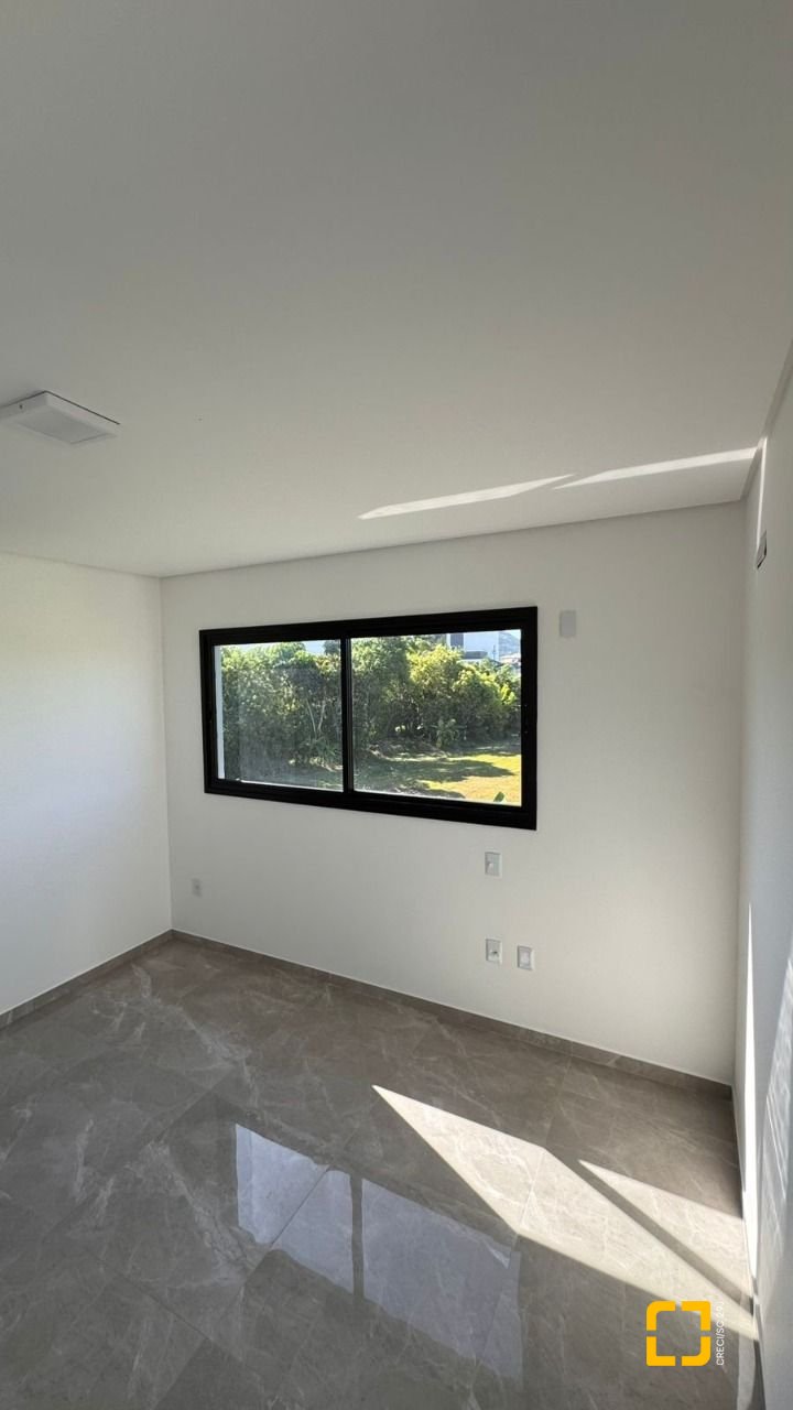 Casa com 110m², 4 quartos (sendo 2 suítes), 2 garagens, no bairro Ingleses em Florianópolis