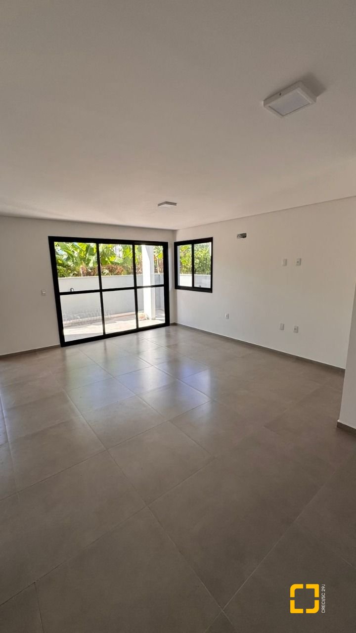 Casa com 110m², 4 quartos (sendo 2 suítes), 2 garagens, no bairro Ingleses em Florianópolis