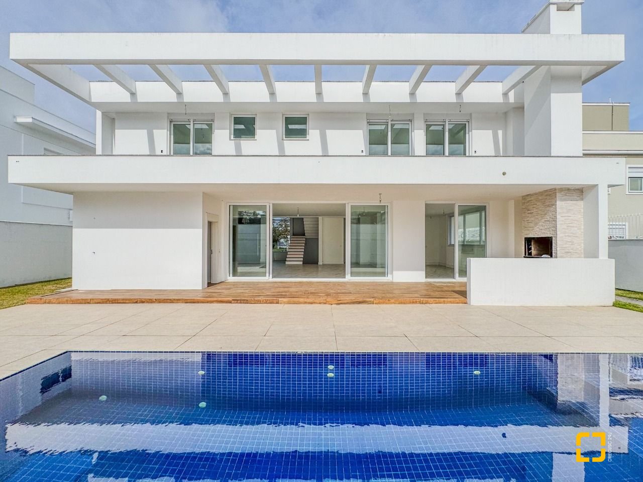 Casa com 450m², 8 quartos (sendo 4 suítes), 4 garagens, no bairro Jurerê Internacional em Florianópolis