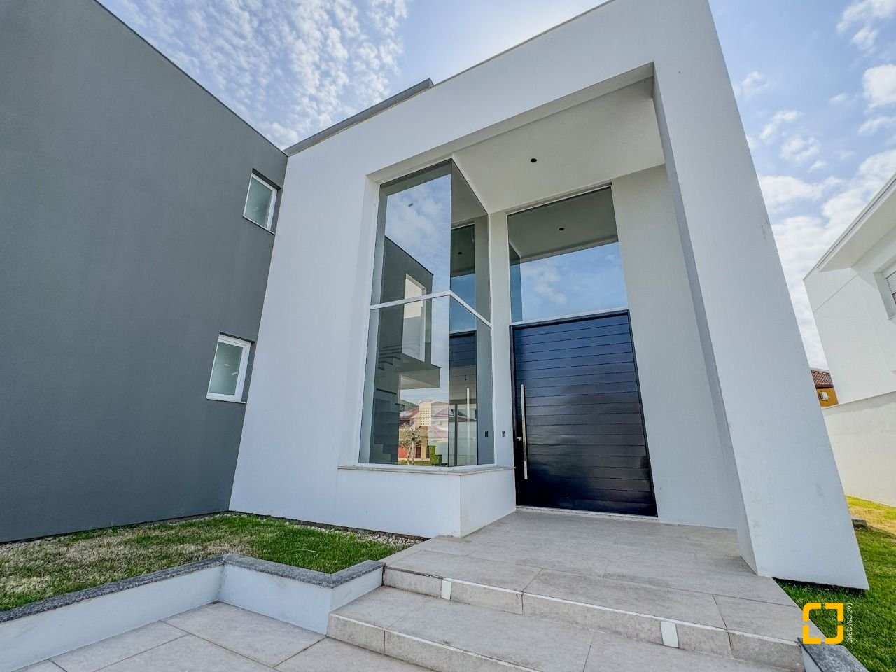 Casa com 450m², 8 quartos (sendo 4 suítes), 4 garagens, no bairro Jurerê Internacional em Florianópolis