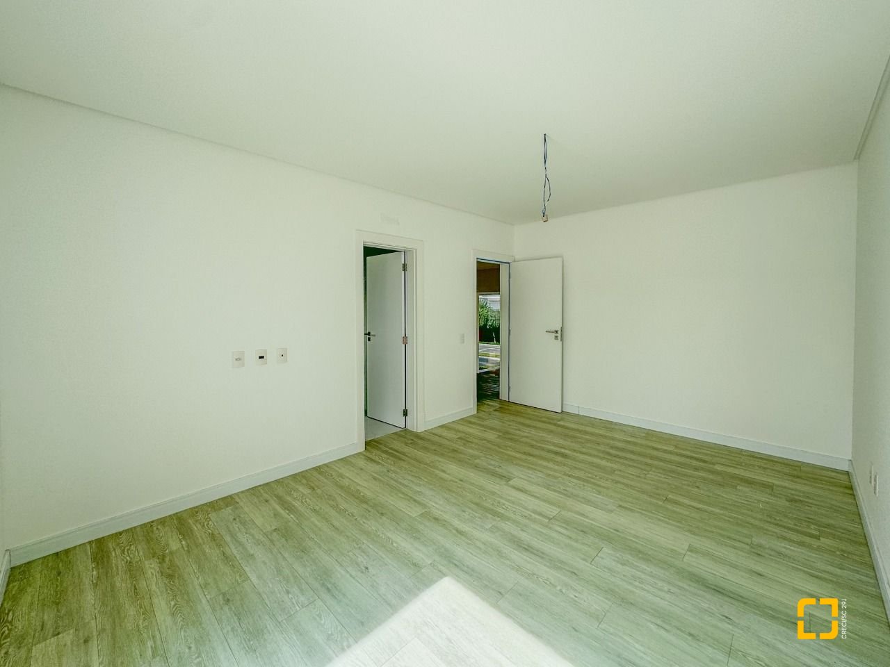 Casa com 450m², 8 quartos (sendo 4 suítes), 4 garagens, no bairro Jurerê Internacional em Florianópolis