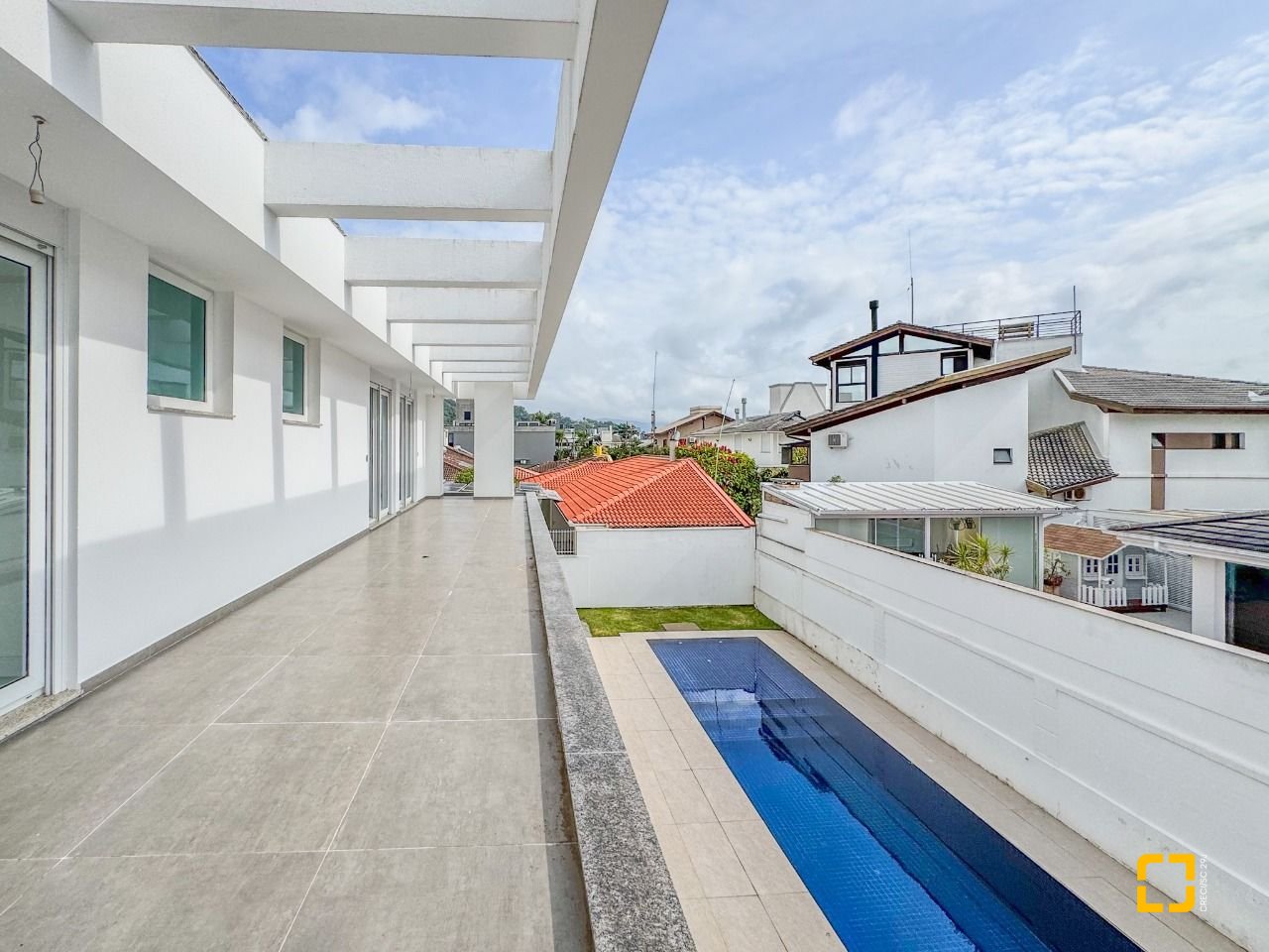 Casa com 450m², 8 quartos (sendo 4 suítes), 4 garagens, no bairro Jurerê Internacional em Florianópolis