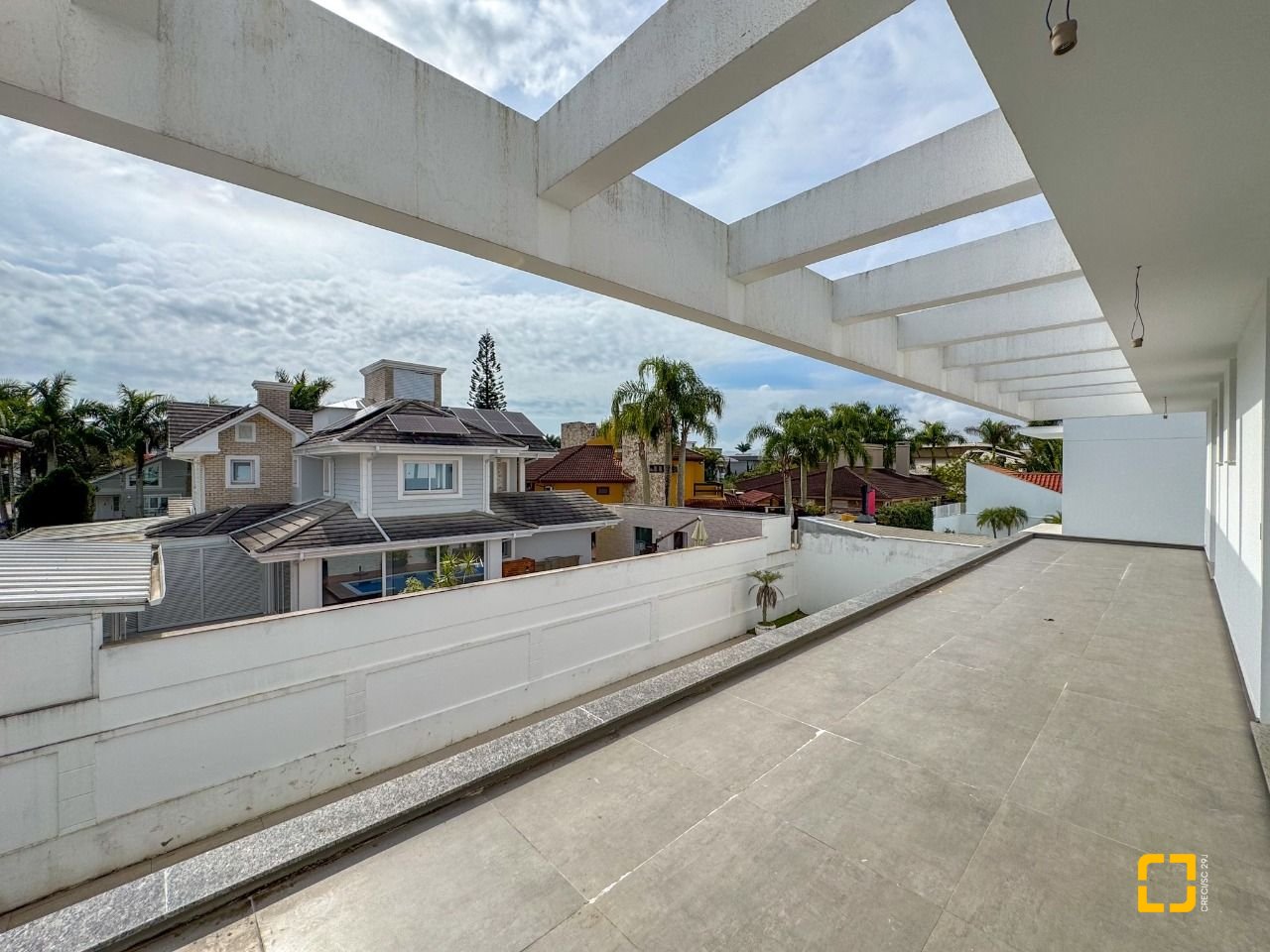 Casa com 450m², 8 quartos (sendo 4 suítes), 4 garagens, no bairro Jurerê Internacional em Florianópolis
