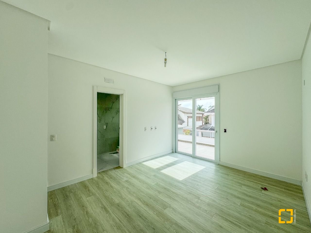 Casa com 450m², 8 quartos (sendo 4 suítes), 4 garagens, no bairro Jurerê Internacional em Florianópolis