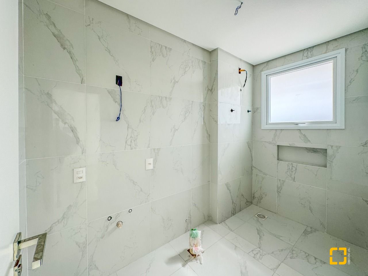Casa com 450m², 8 quartos (sendo 4 suítes), 4 garagens, no bairro Jurerê Internacional em Florianópolis