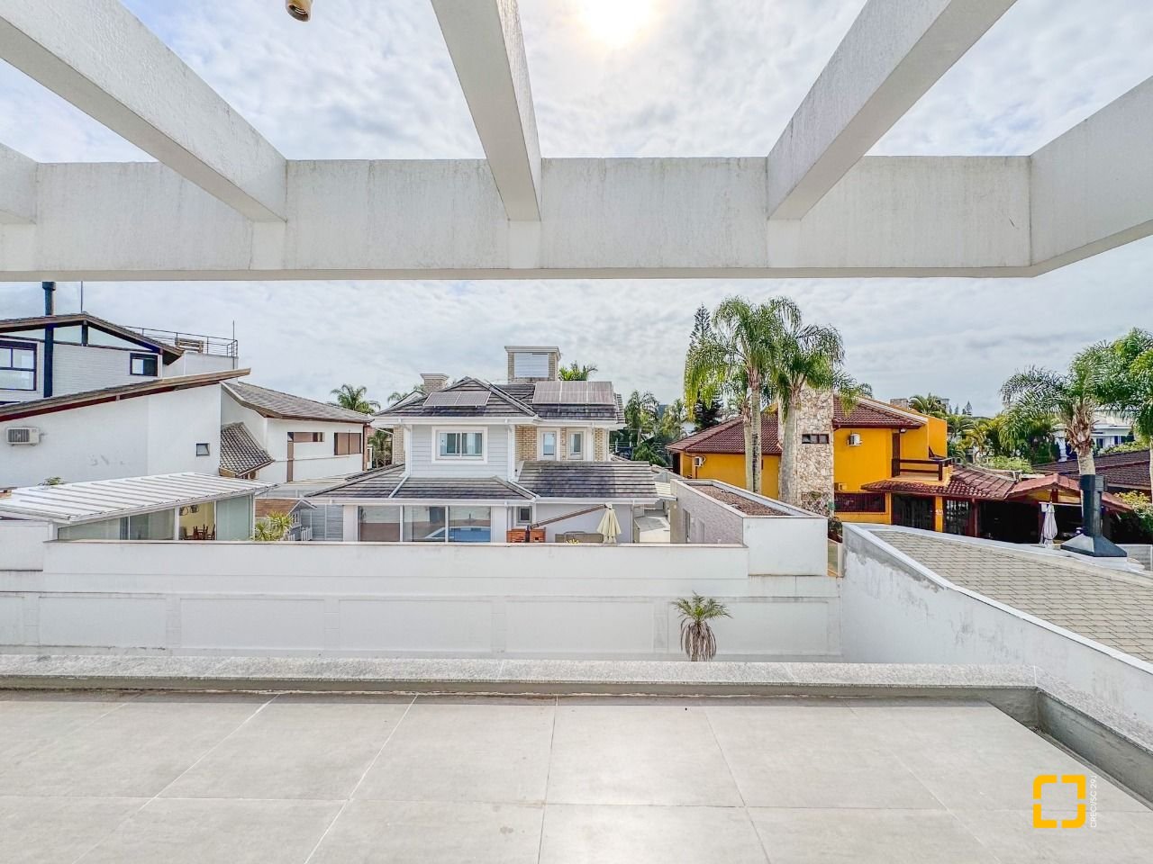 Casa com 450m², 8 quartos (sendo 4 suítes), 4 garagens, no bairro Jurerê Internacional em Florianópolis