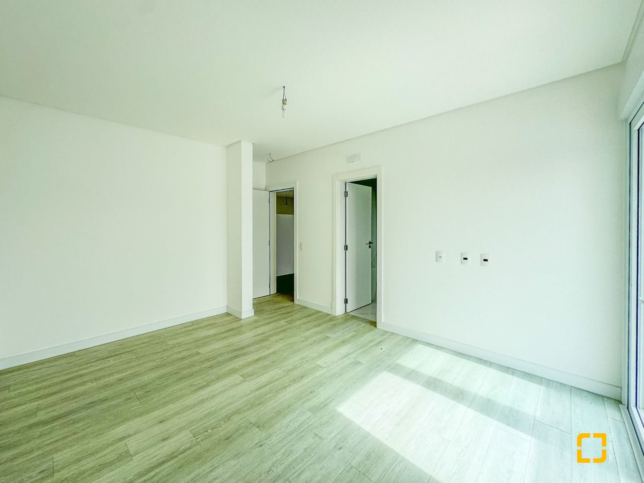 Casa com 450m², 8 quartos (sendo 4 suítes), 4 garagens, no bairro Jurerê Internacional em Florianópolis