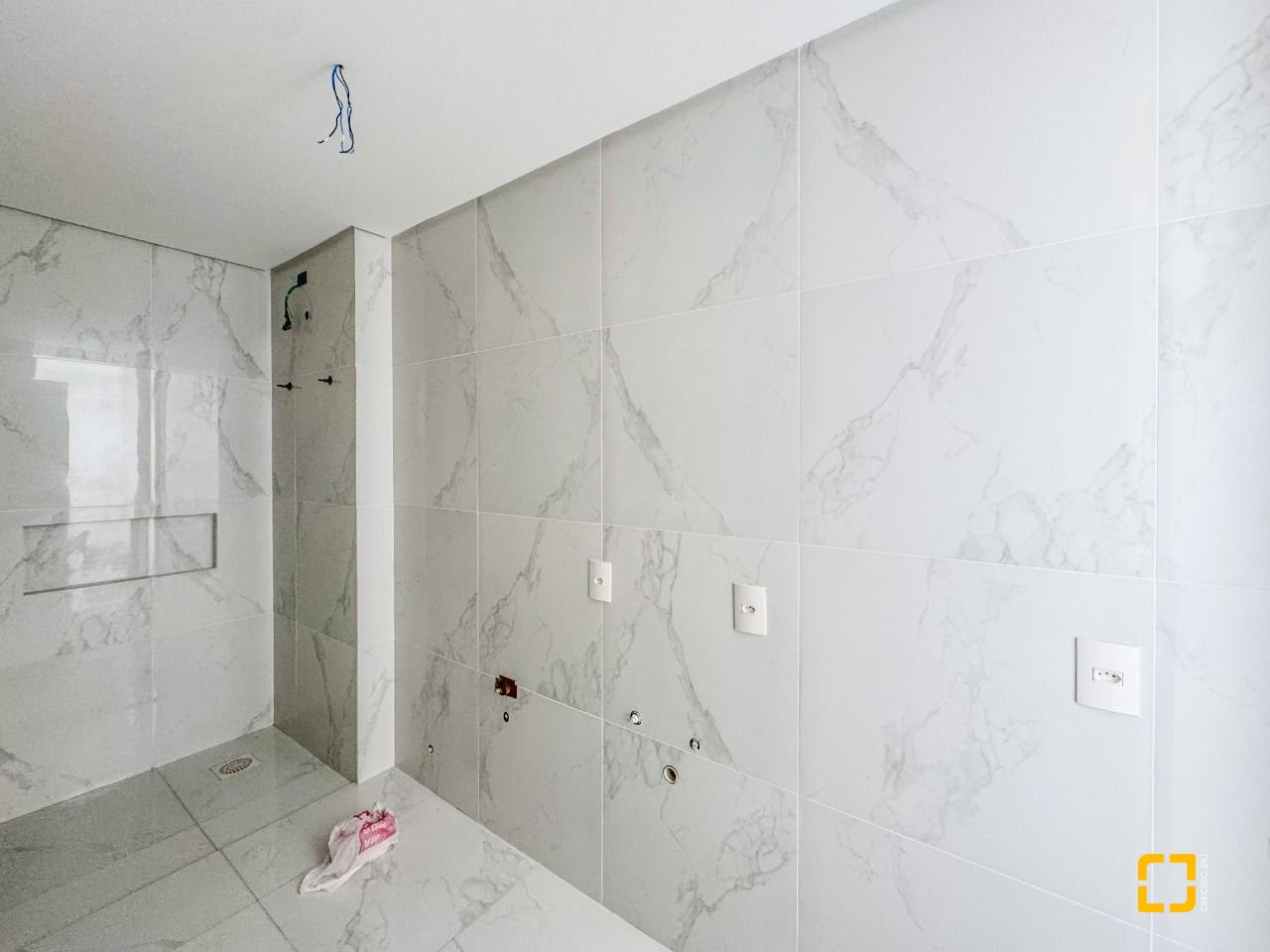 Casa com 450m², 8 quartos (sendo 4 suítes), 4 garagens, no bairro Jurerê Internacional em Florianópolis