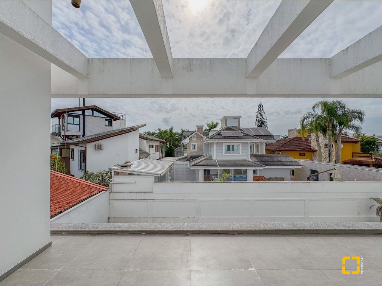 Casa com 450m², 8 quartos (sendo 4 suítes), 4 garagens, no bairro Jurerê Internacional em Florianópolis