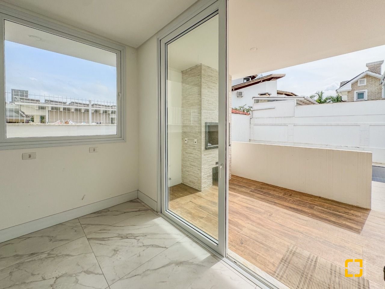 Casa com 450m², 8 quartos (sendo 4 suítes), 4 garagens, no bairro Jurerê Internacional em Florianópolis