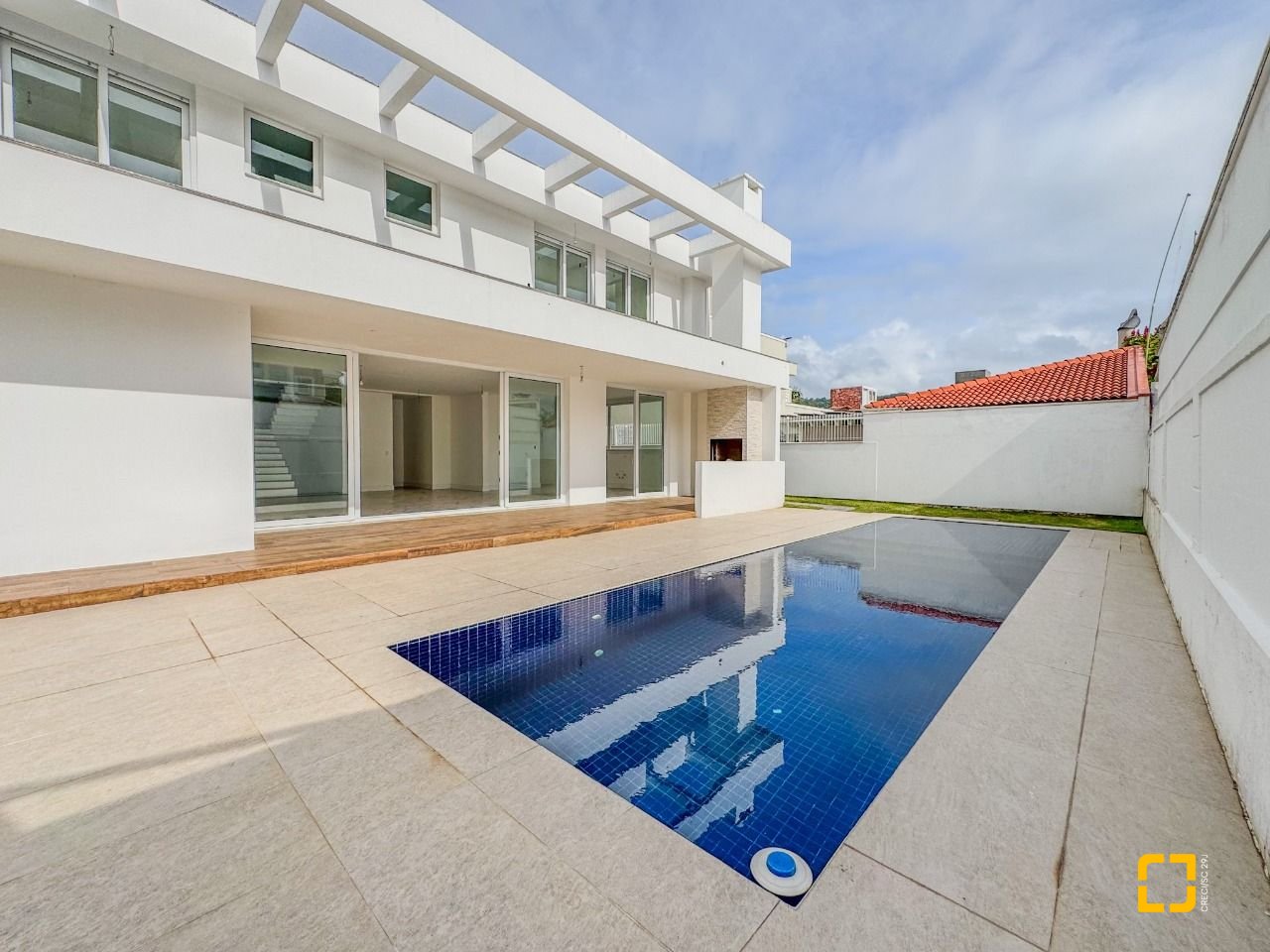 Casa com 450m², 8 quartos (sendo 4 suítes), 4 garagens, no bairro Jurerê Internacional em Florianópolis