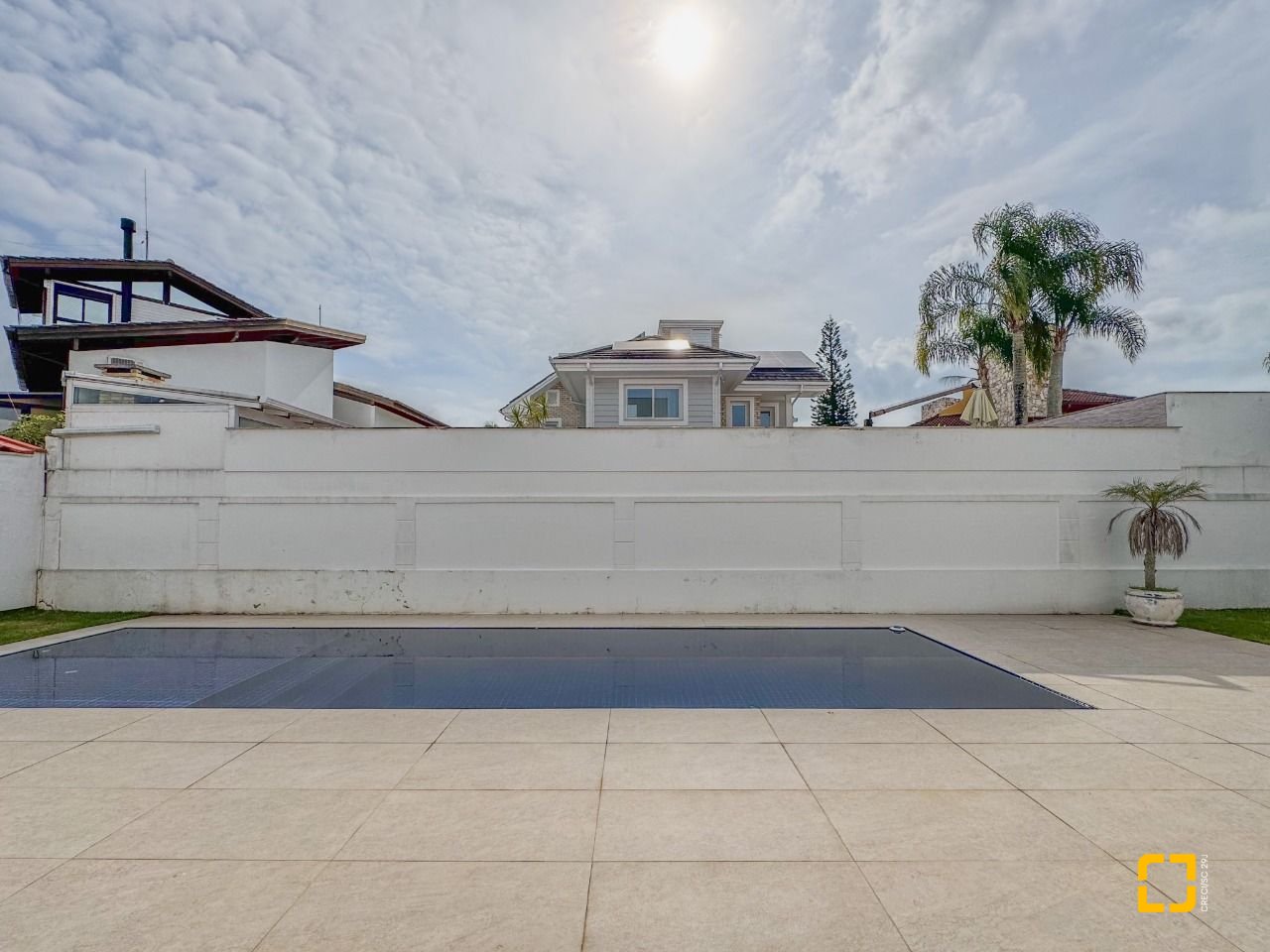 Casa com 450m², 8 quartos (sendo 4 suítes), 4 garagens, no bairro Jurerê Internacional em Florianópolis