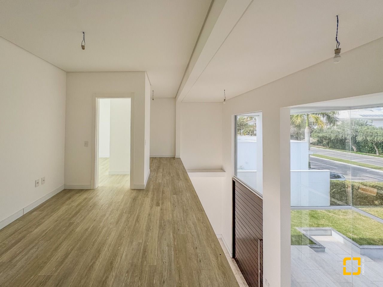 Casa com 450m², 8 quartos (sendo 4 suítes), 4 garagens, no bairro Jurerê Internacional em Florianópolis