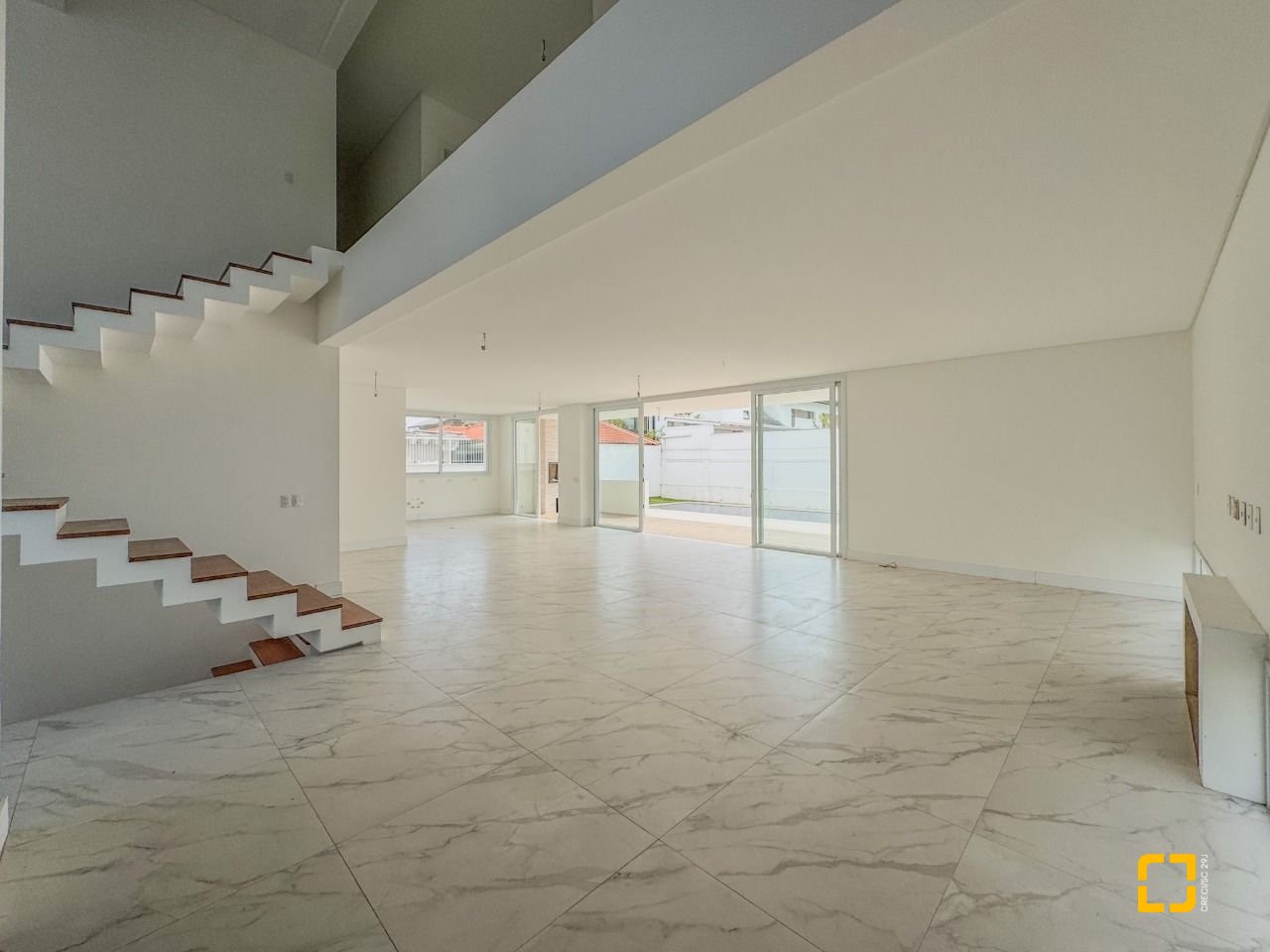 Casa com 450m², 8 quartos (sendo 4 suítes), 4 garagens, no bairro Jurerê Internacional em Florianópolis