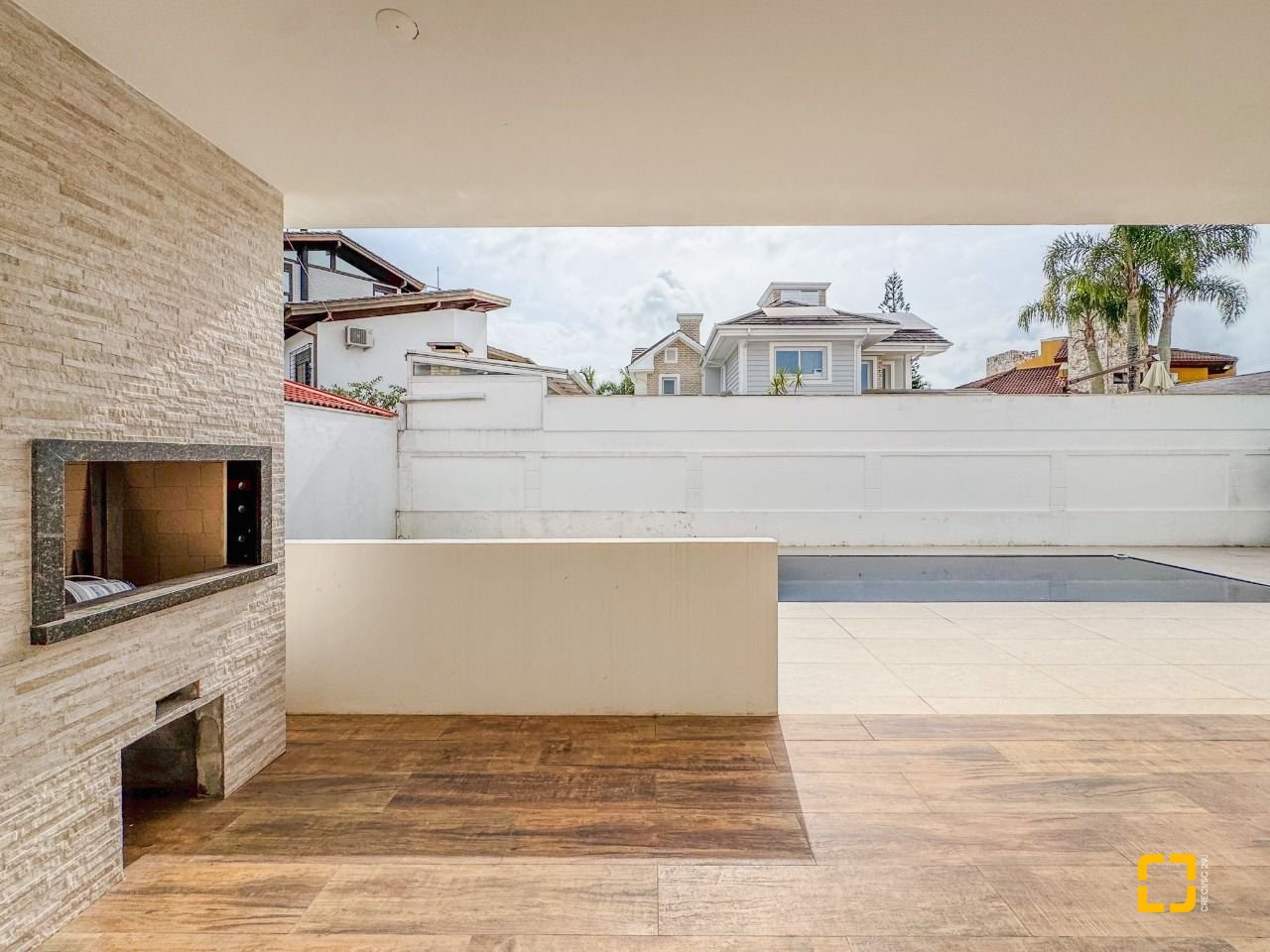 Casa com 450m², 8 quartos (sendo 4 suítes), 4 garagens, no bairro Jurerê Internacional em Florianópolis