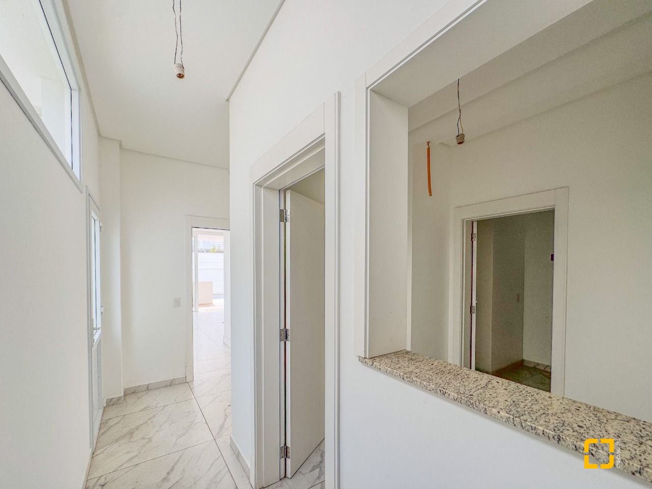 Casa com 450m², 8 quartos (sendo 4 suítes), 4 garagens, no bairro Jurerê Internacional em Florianópolis